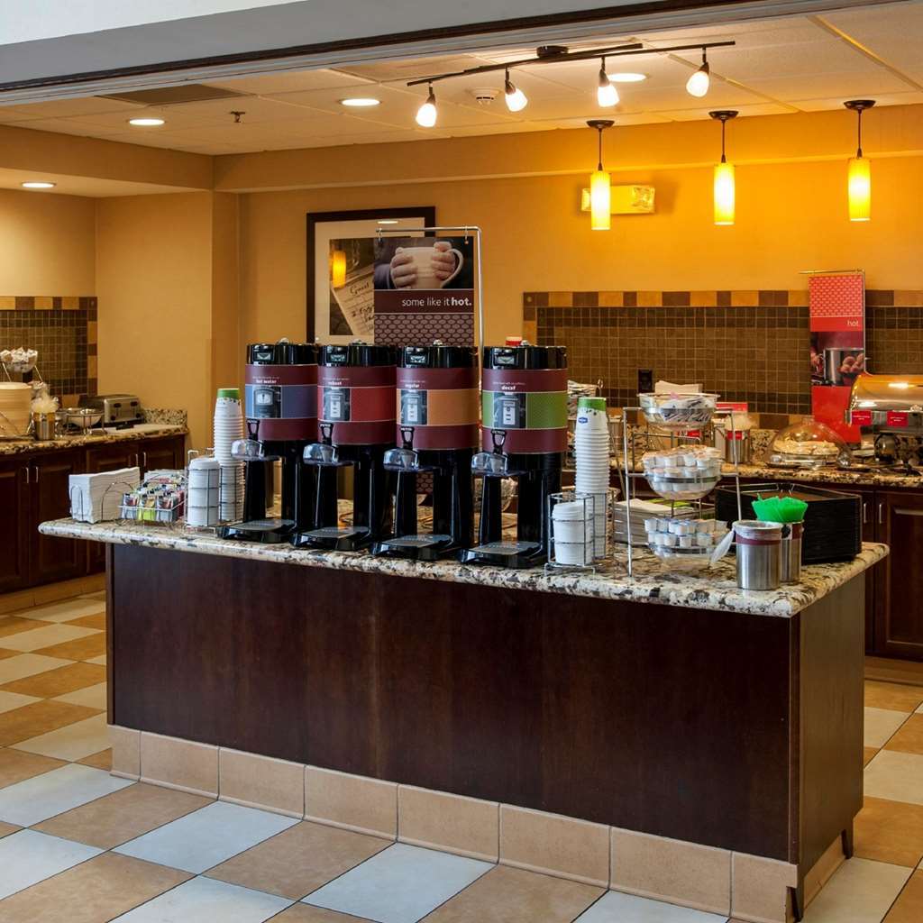 Hampton Inn & Suites Watertown Restaurante foto